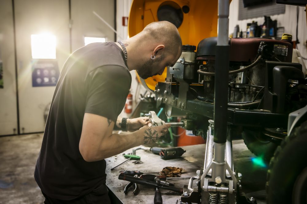 Motorsåg  rätt val, säker användning och smart skötsel